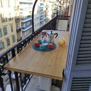 Pretty And Quiet Floor 2 Bedroom Flat In The Port Area Of Appartement Nice